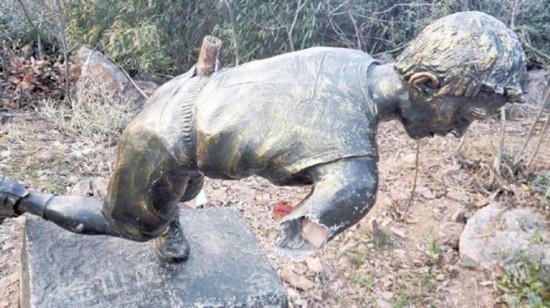 鎮(zhèn)江丹陽(yáng)一主題公園破壞嚴(yán)重雕塑慘遭毒手